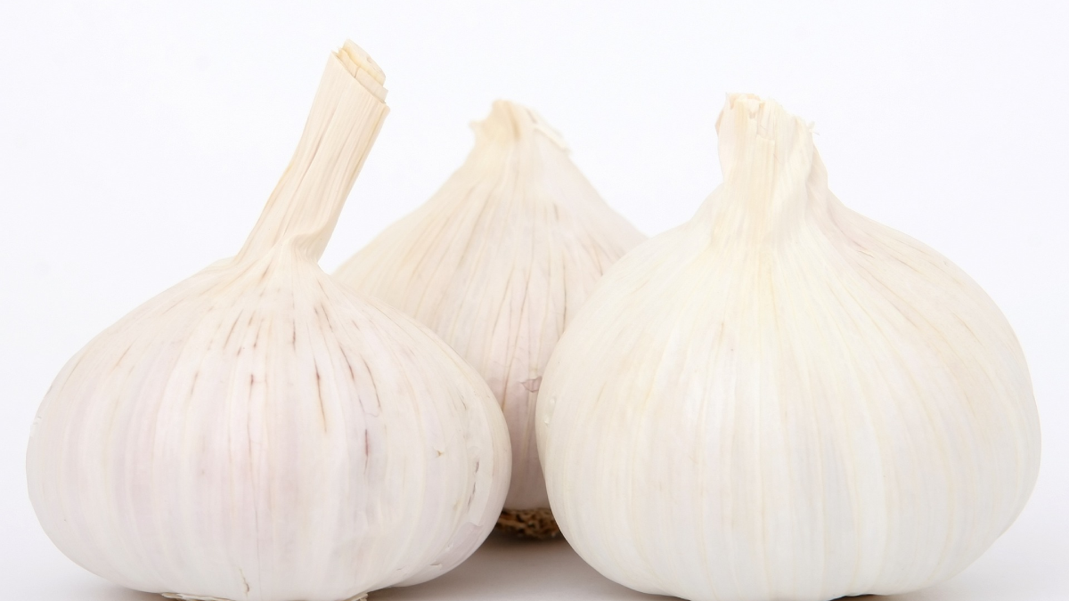 Best Foods to Support Your Liver - garlic